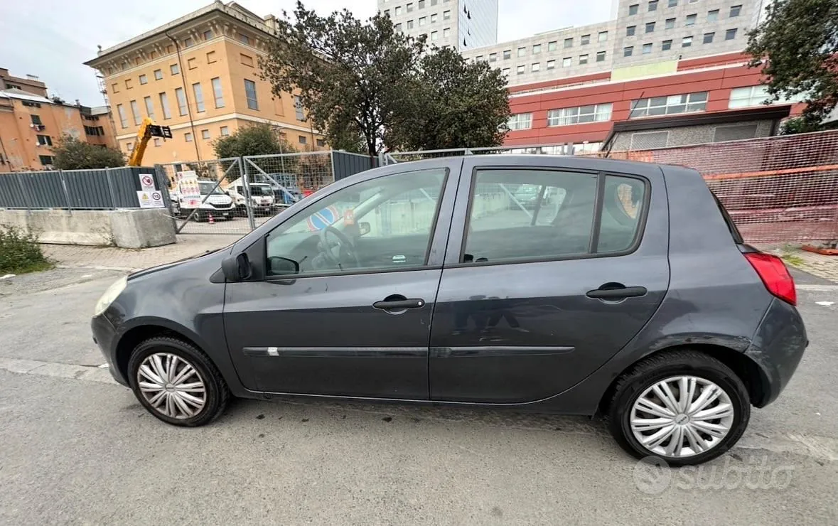 Renault Clio 2008 photo 4
