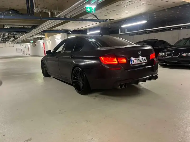 BMW 5 Series 2011 photo 2