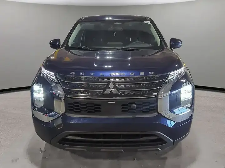 Mitsubishi Outlander 2022 photo 2