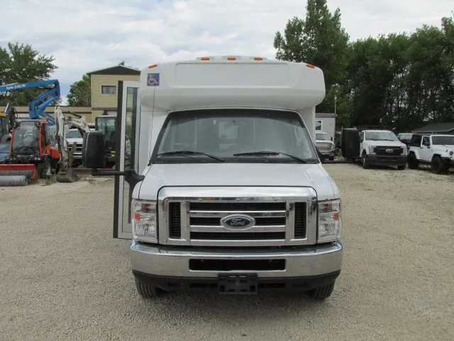 Ford E-Series 2019 photo 2