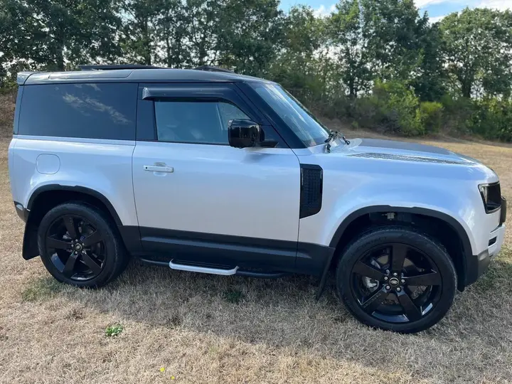 Land Rover Defender 2024 photo 5