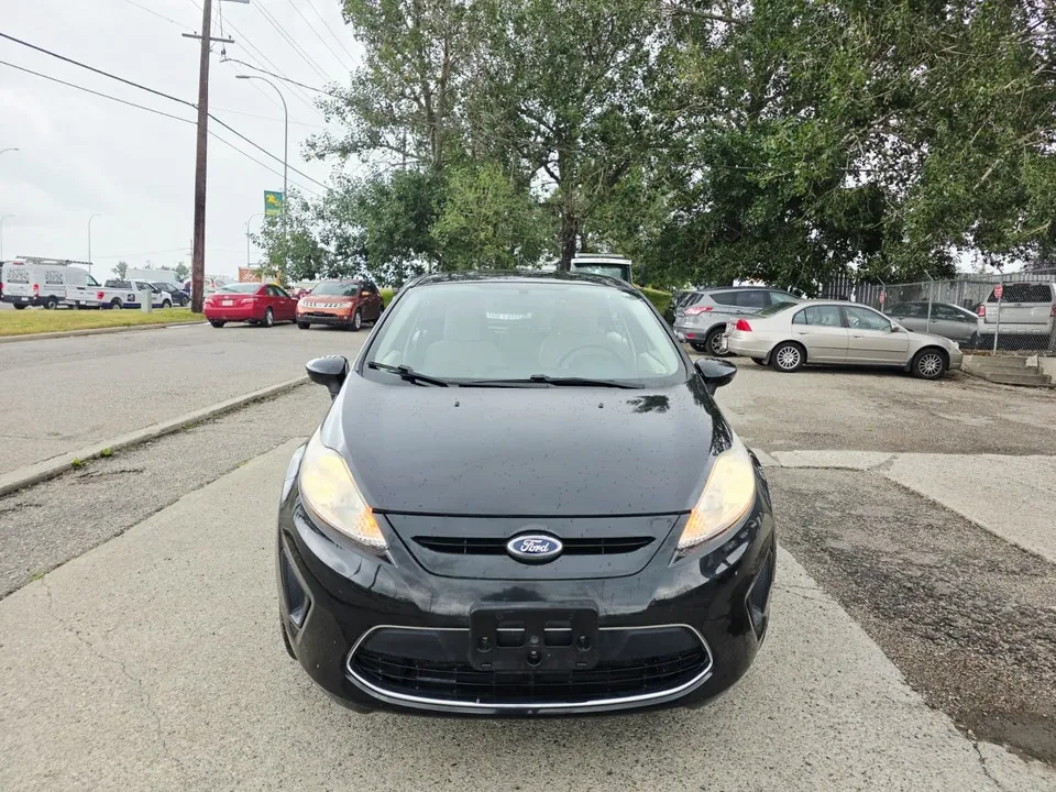 Ford Fiesta 2011 photo 2