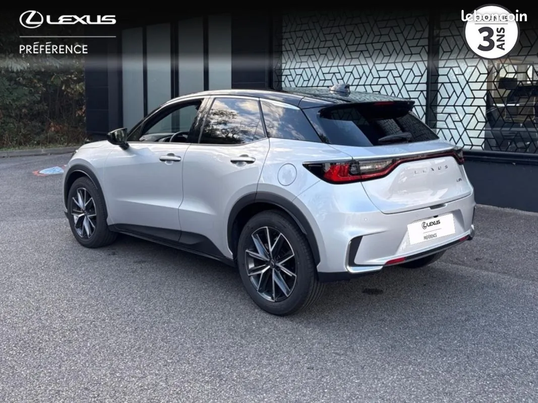 Lexus Lbx 2025 photo 2