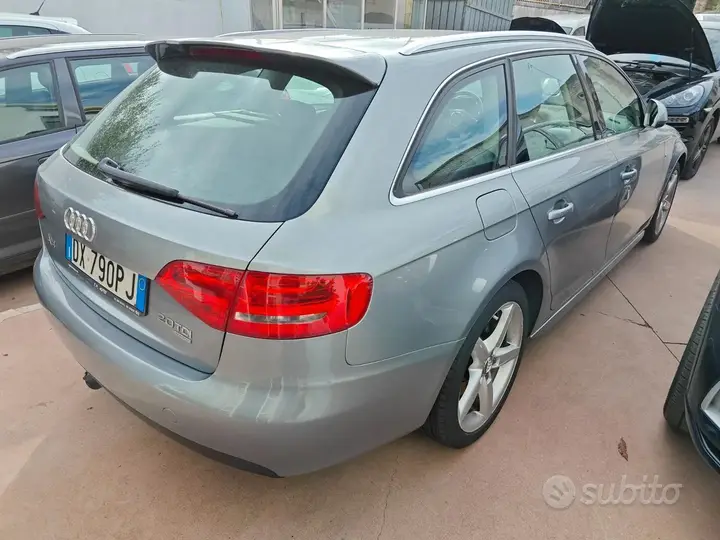 Audi A4 2009 photo 4