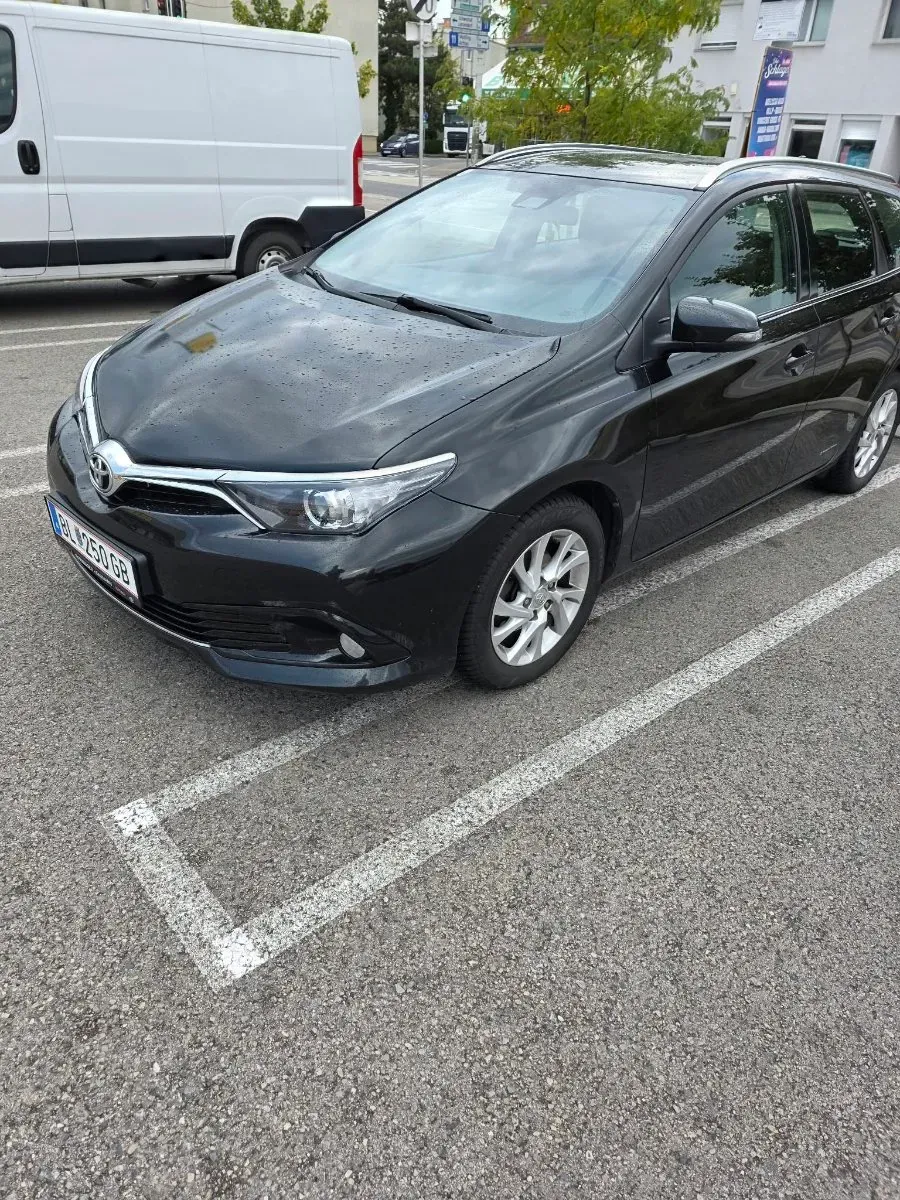 Toyota Auris 2017 photo 2