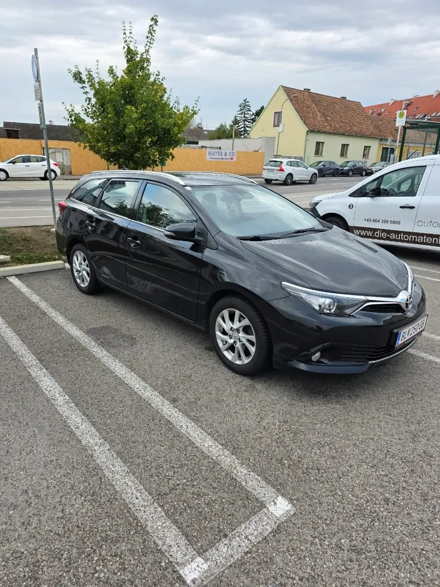 Toyota Auris 2017 photo 3