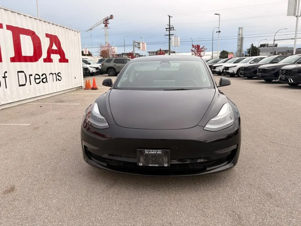 Tesla Model 3 2022 photo 2