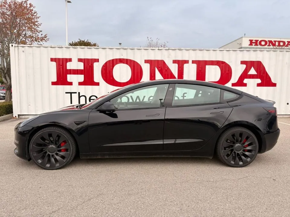 Tesla Model 3 2022 photo 3