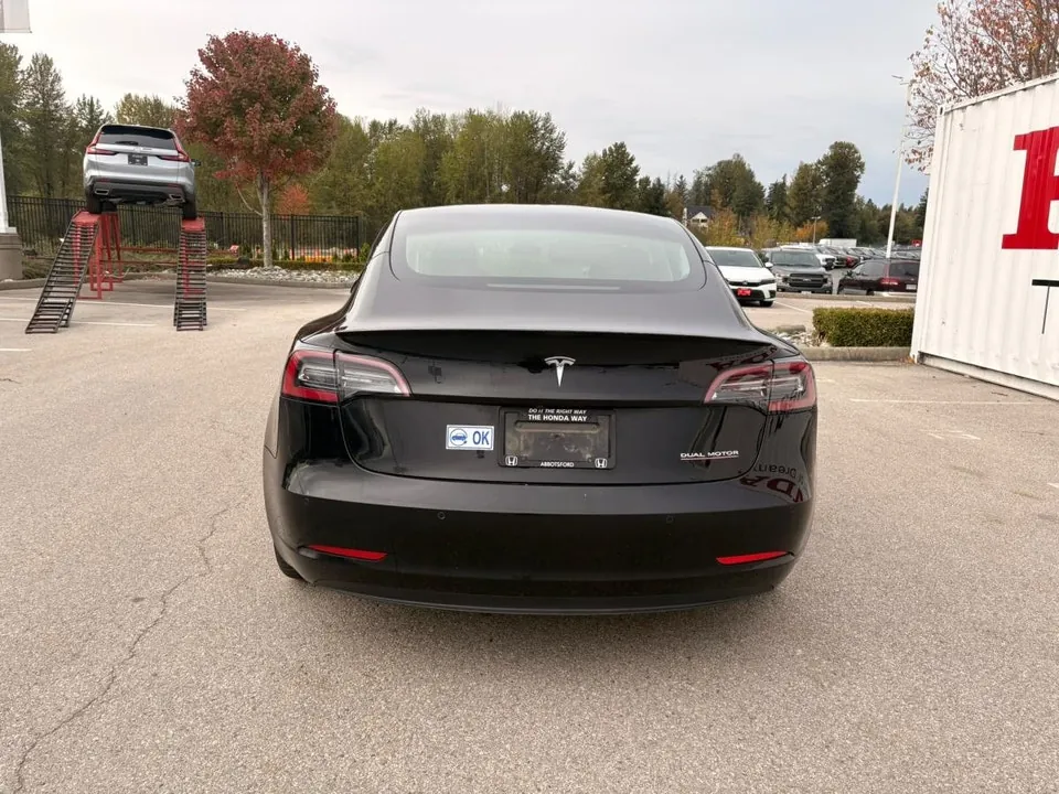Tesla Model 3 2022 photo 4