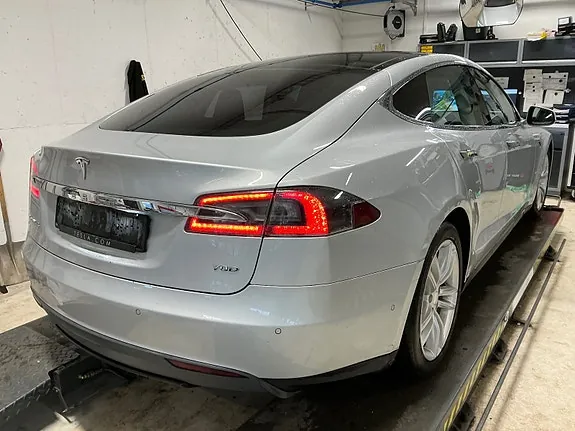 Tesla Model S 2016 photo 4