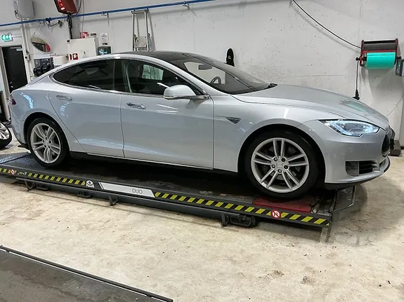 Tesla Model S 2016 photo 5