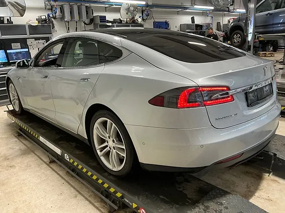 Tesla Model S 2016 photo 2