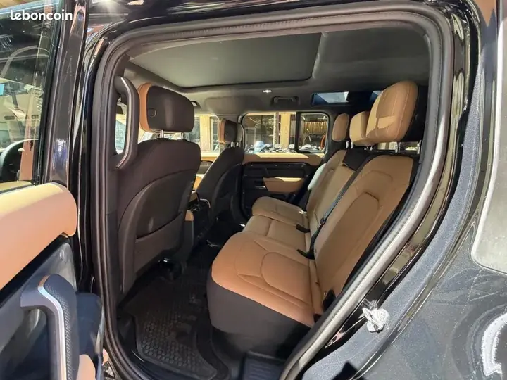 Land Rover Defender 2024 photo 2