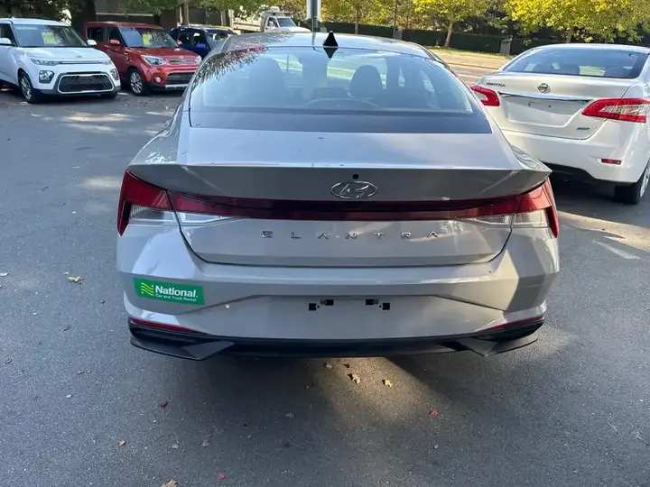 Hyundai Elantra 2022 photo 4