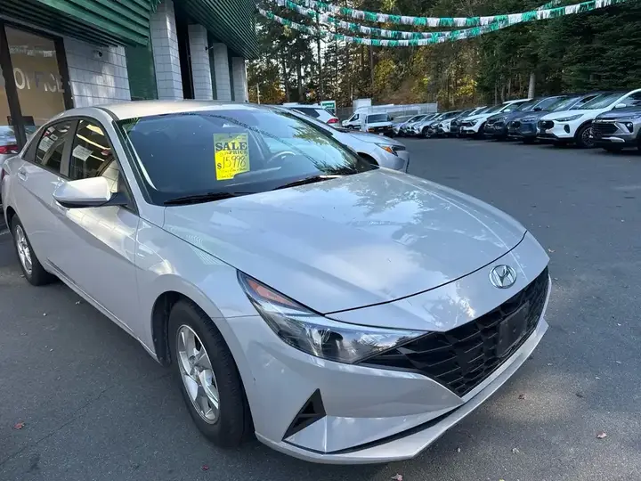 Hyundai Elantra 2022 photo 3