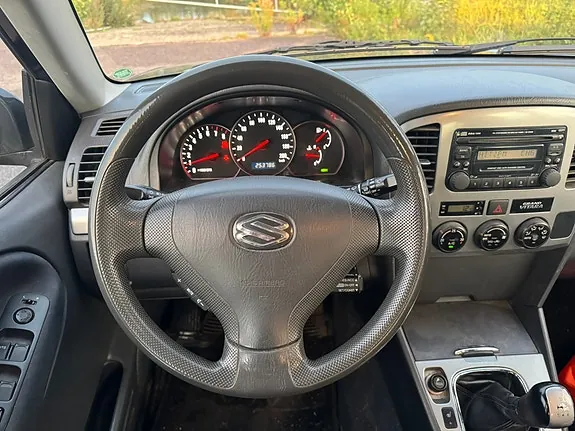 Suzuki Grand Vitara 2004 photo 5