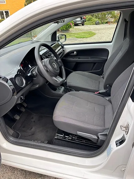 Volkswagen Up 2014 photo 2