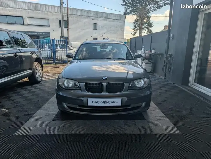 BMW Series 1 2009 photo 2