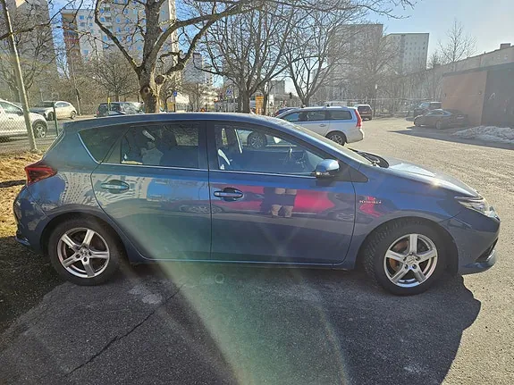 Toyota Auris 2016 photo 3