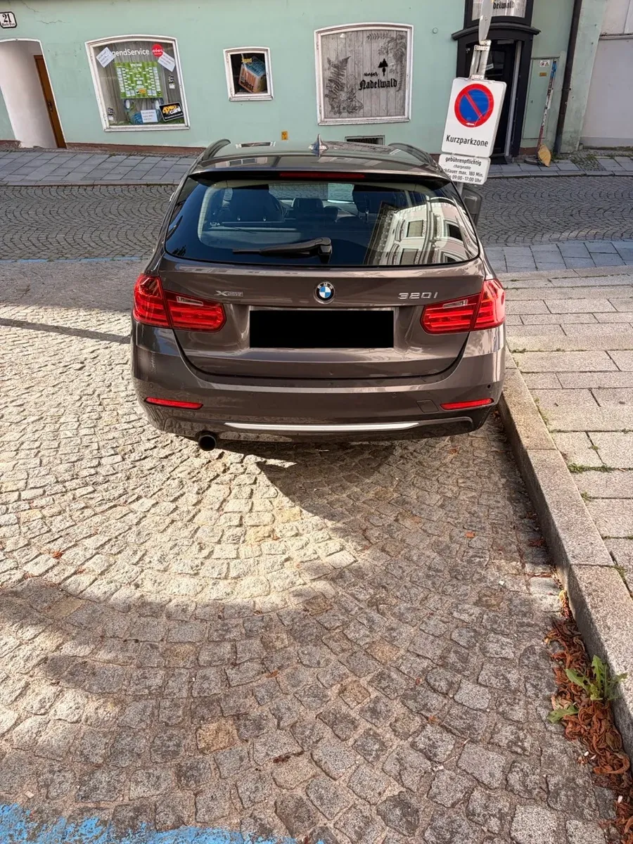 BMW 3Er-Reihe 320I 2013 photo 2
