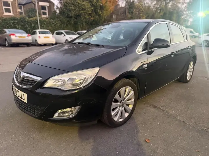 Vauxhall Astra 2010 photo 3