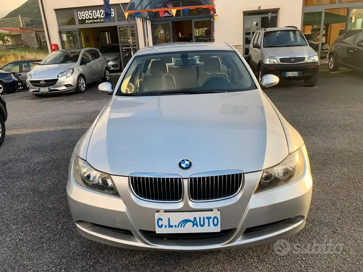 BMW 320 2005 photo 2