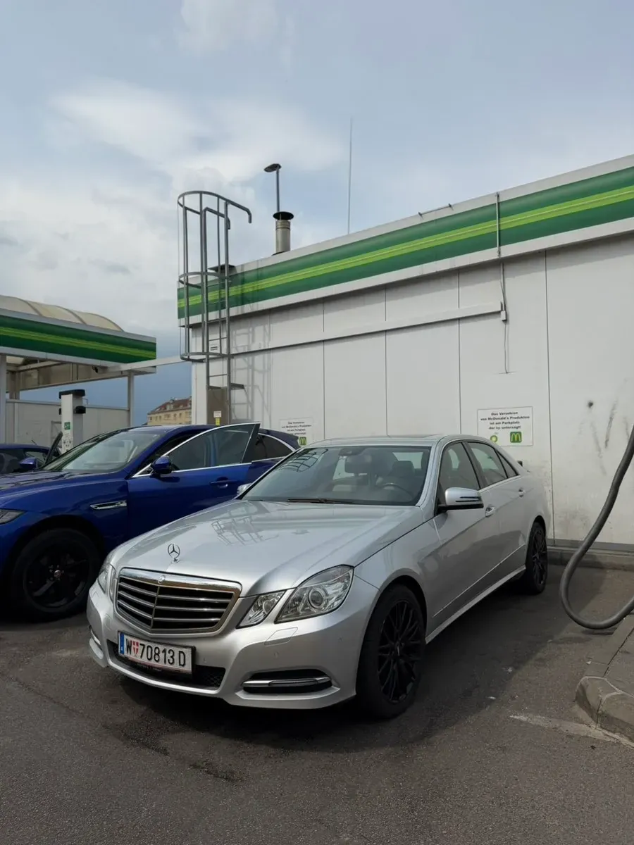 Mercedes-Benz E-Class 2012 photo 3