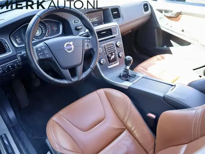 Volvo S60 2014 photo 2