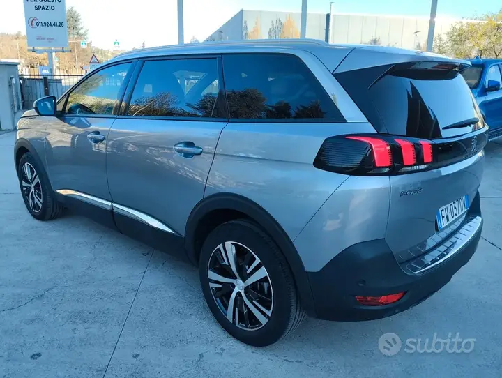 Peugeot 5008 2019 photo 3