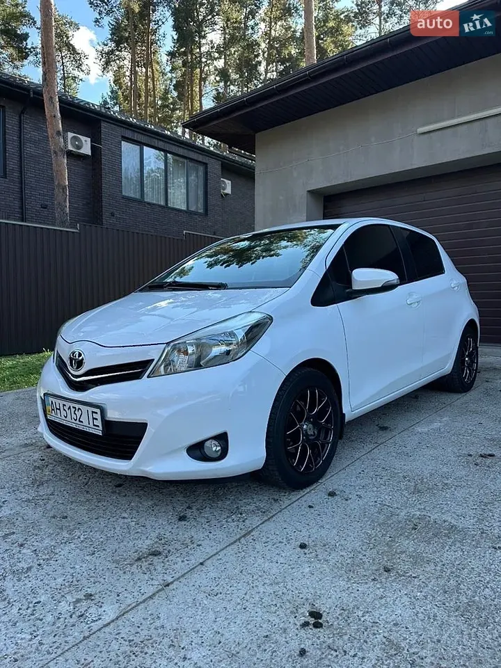 Toyota Yaris 2013 photo 5