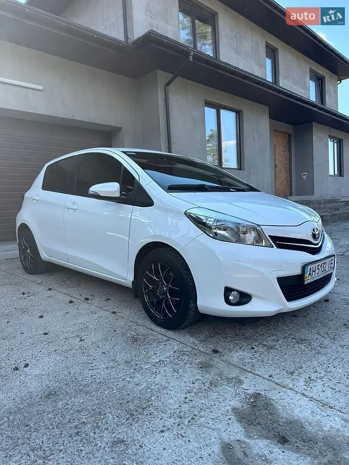 Toyota Yaris 2013 photo 4