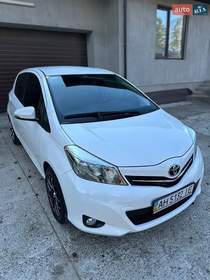 Toyota Yaris 2013 photo 3