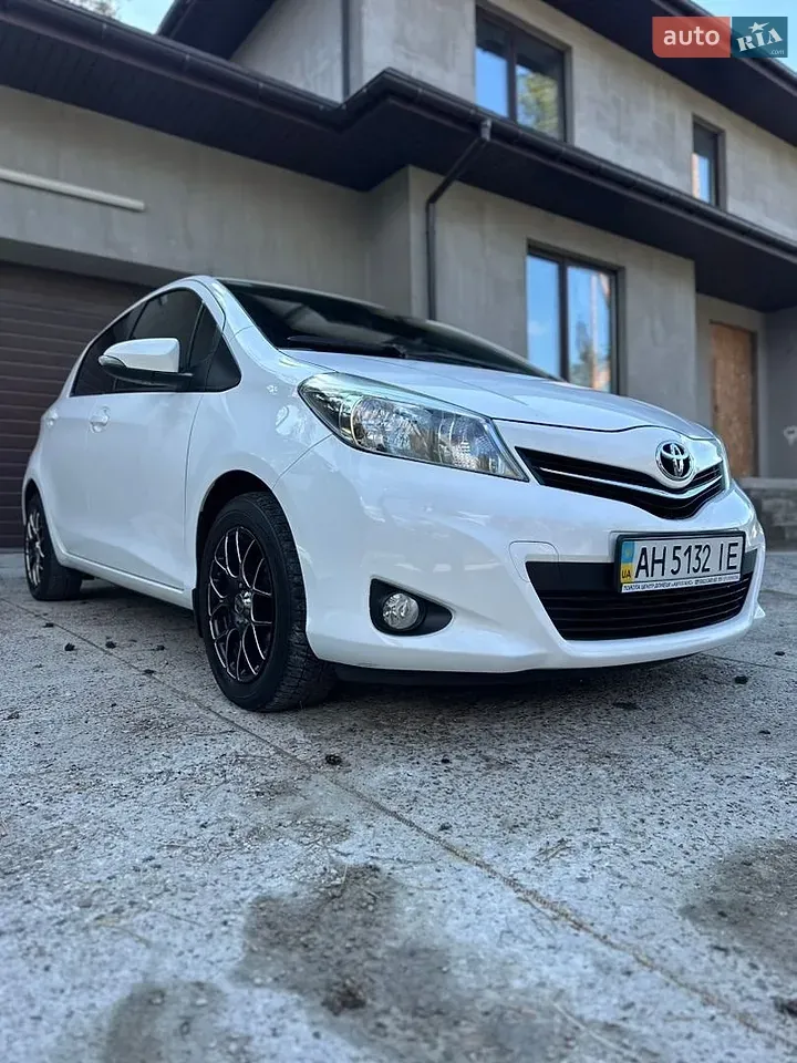 Toyota Yaris 2013 photo 2