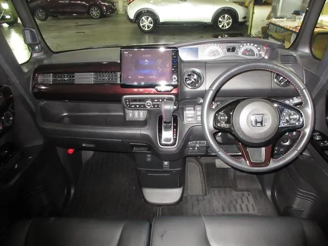 Honda N-Box 2022 photo 2