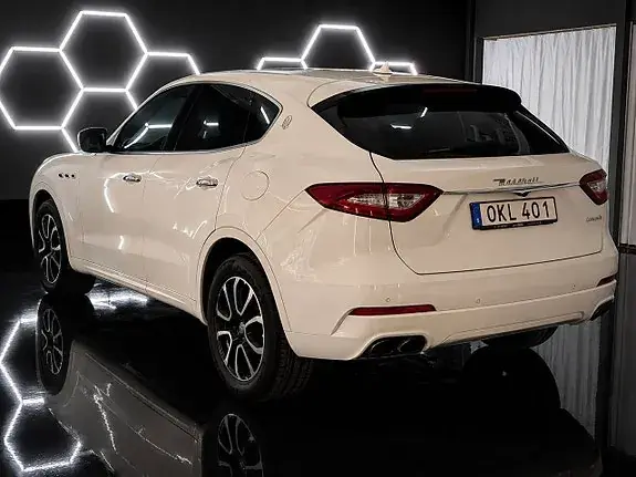 Maserati Levante 2017 photo 5