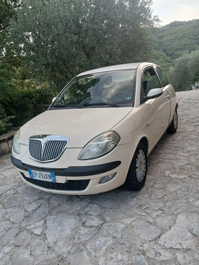 Lancia Ypsilon