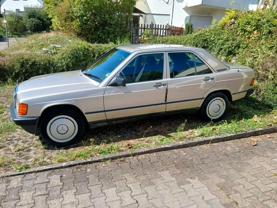 Mercedes-Benz 190