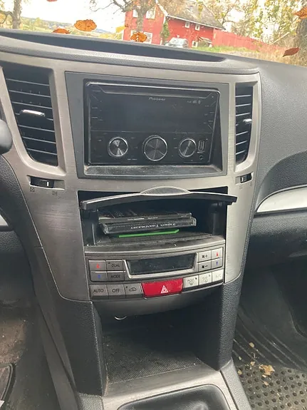 Subaru Legacy 2011 photo 4