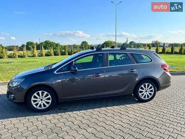 Opel Astra 2011 photo 5