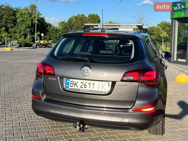 Opel Astra 2011 photo 4
