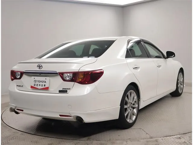 Toyota Mark X 2011 photo 3