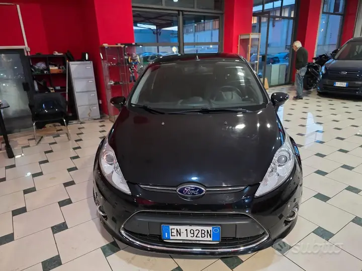 Ford Fiesta 2012 photo 2