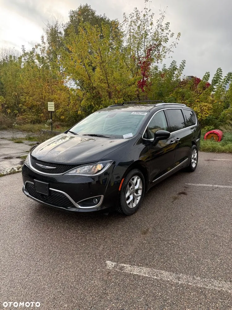 Chrysler Pacifica 2020 photo 2