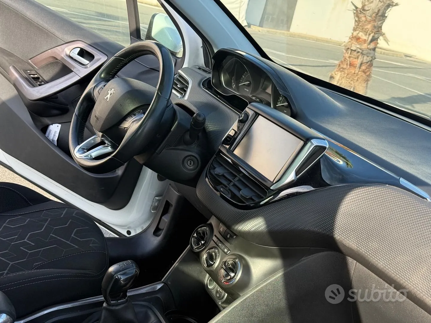 Peugeot 2008 2015 photo 3
