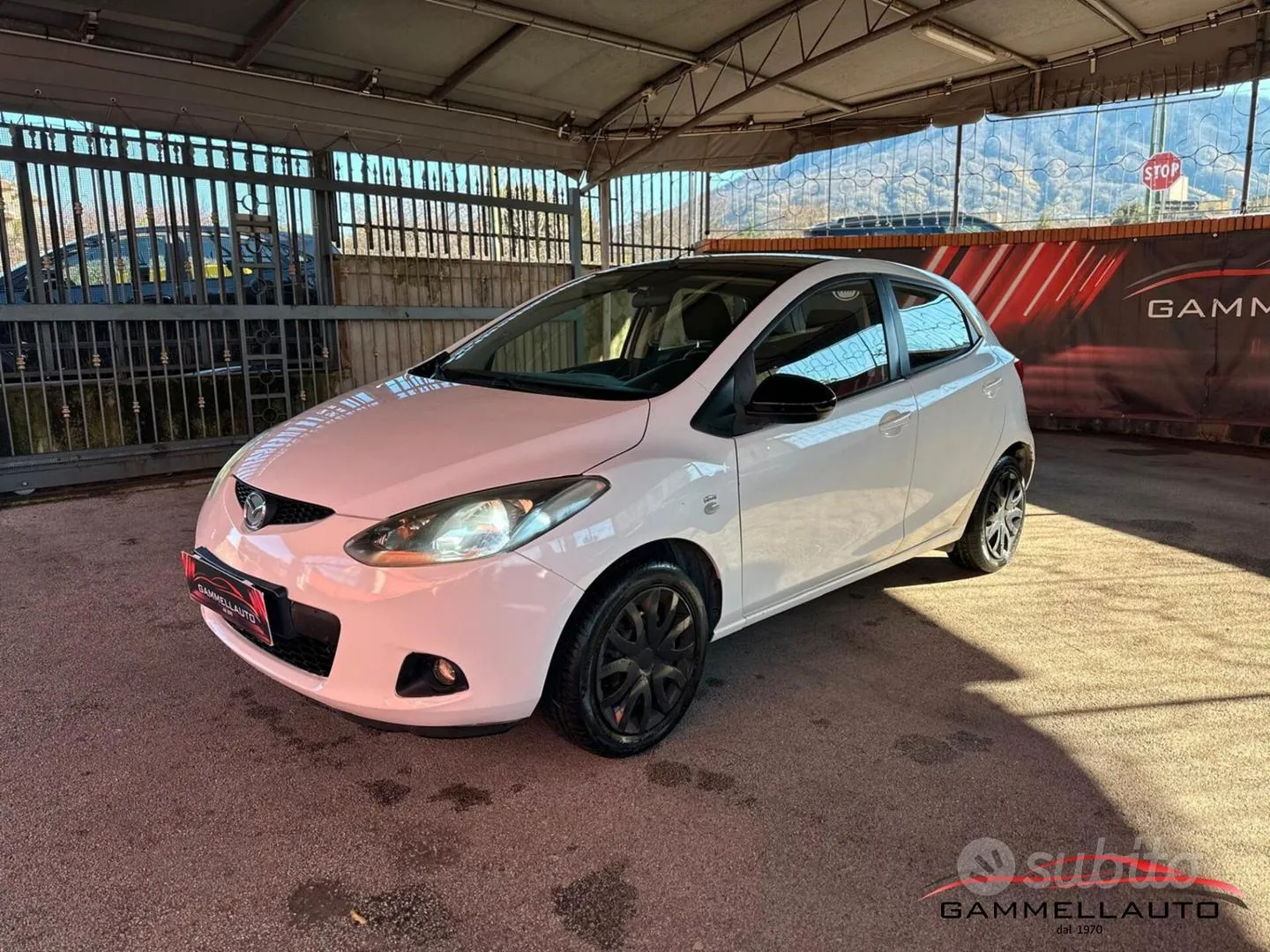 Mazda 2 2010 photo 2
