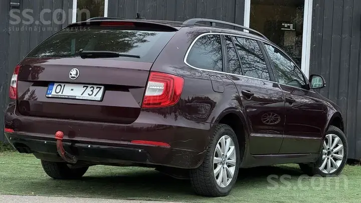 Skoda Superb 2013 photo 4