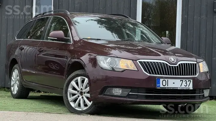 Skoda Superb 2013 photo 2
