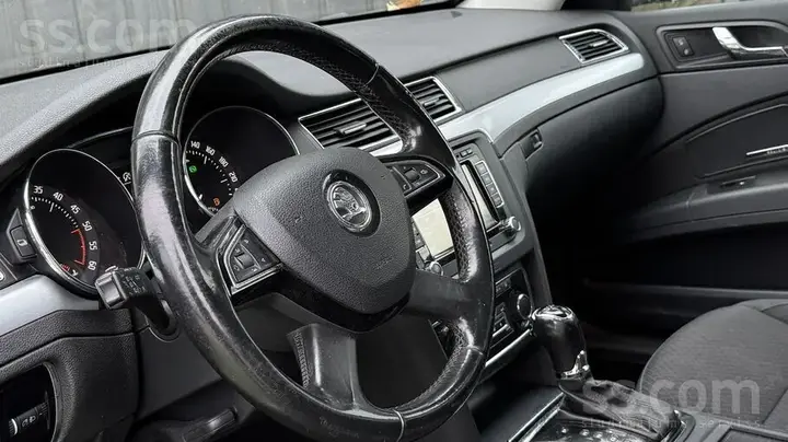Skoda Superb 2013 photo 5