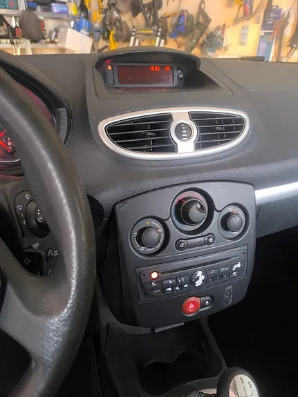Renault Clio 2011 photo 2