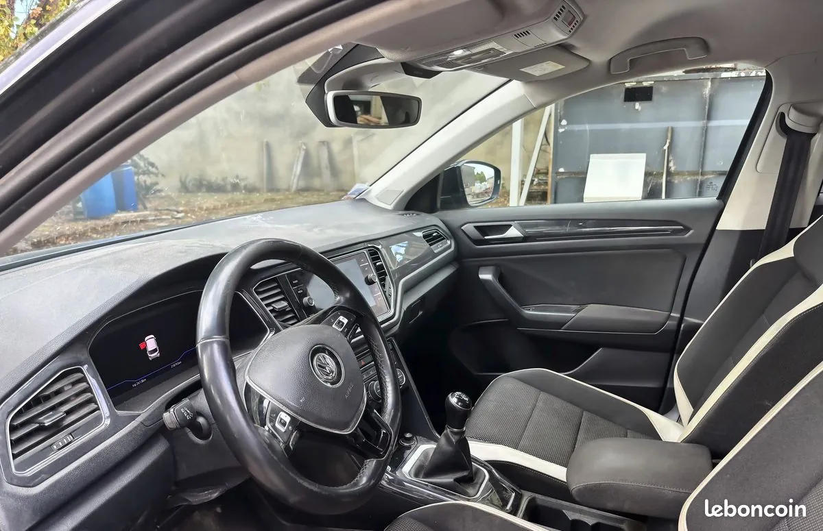 Volkswagen T-Roc 2020 photo 2